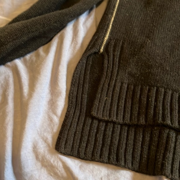 Vince 2 Tone Sweater - Size: S - Picture 7 of 14